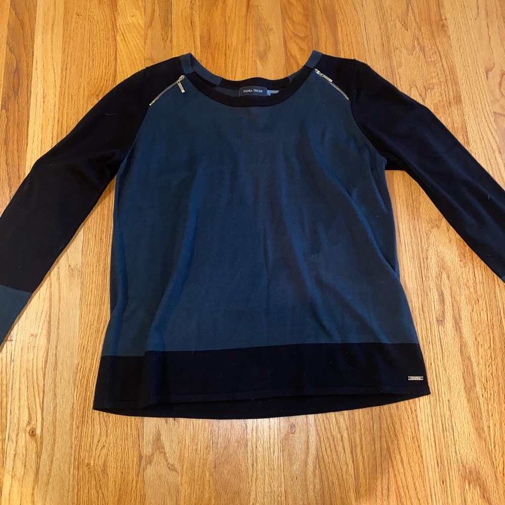 Green and Black quarter length sleeve shirt